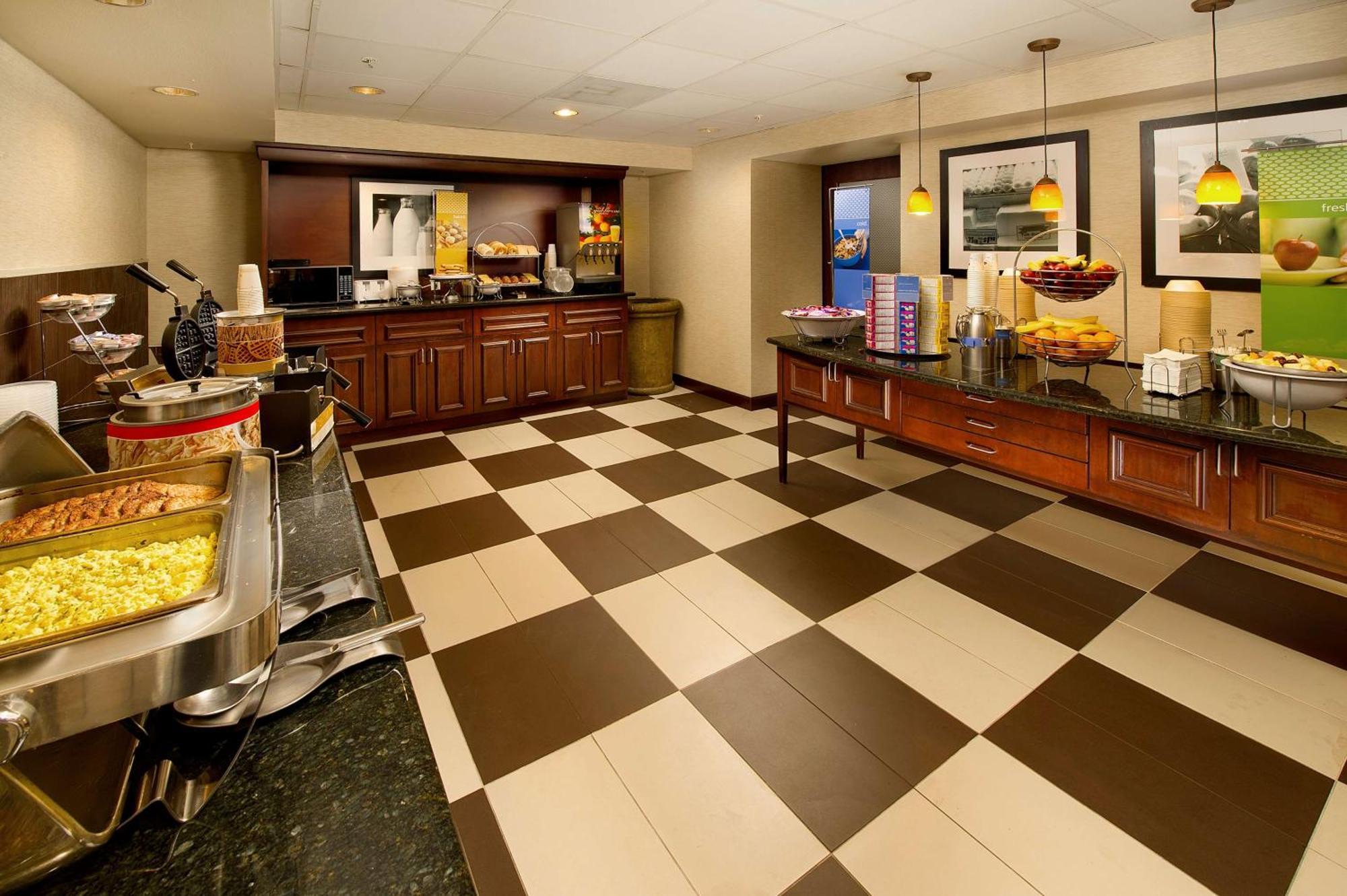 Hampton Inn And Suites San Antonio Airport Extérieur photo