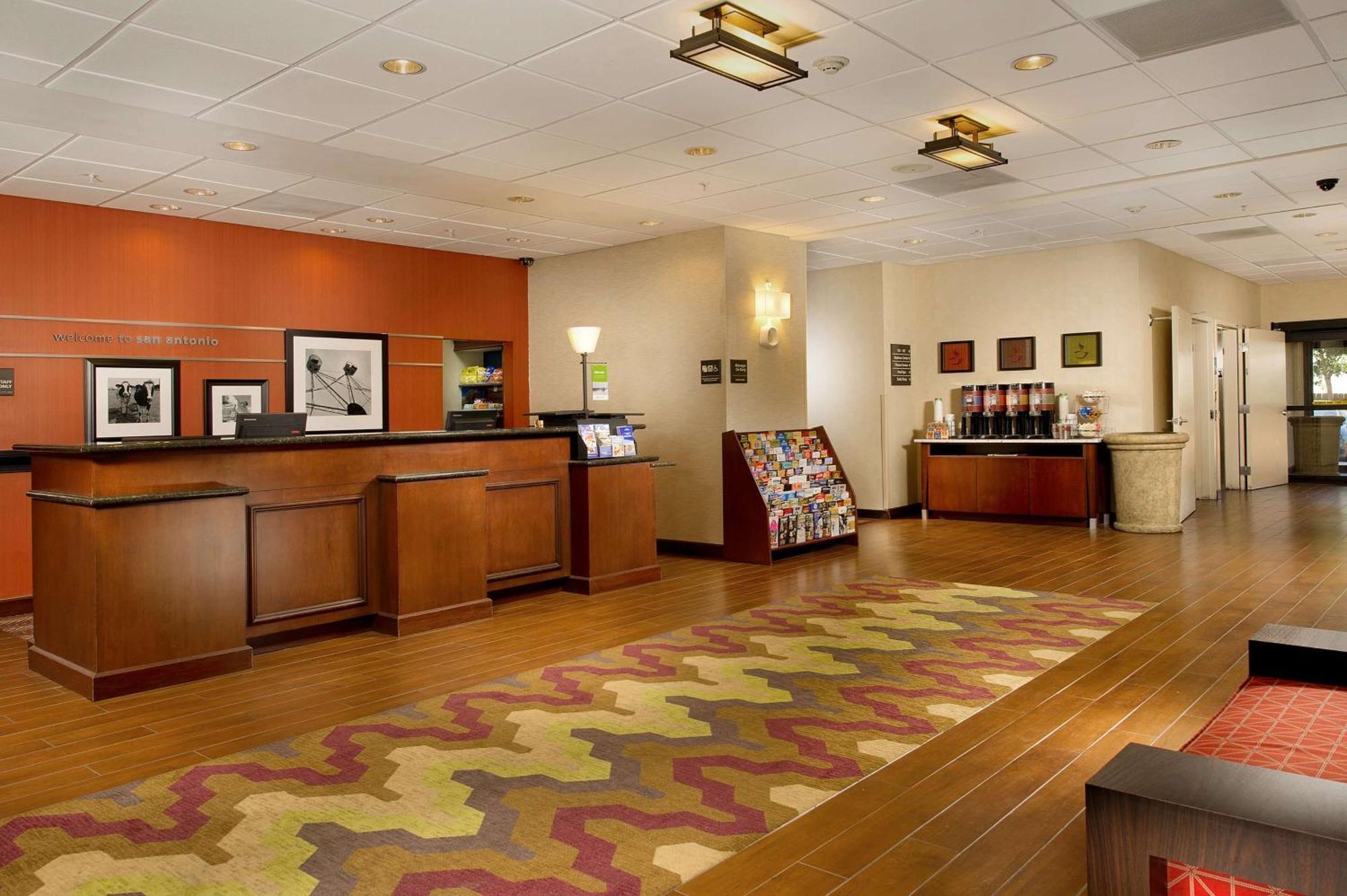 Hampton Inn And Suites San Antonio Airport Extérieur photo